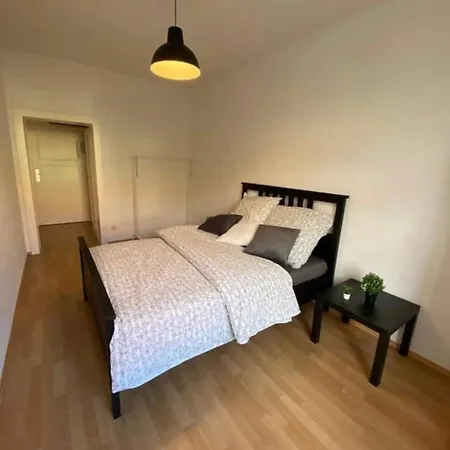 Quarto em Acomodações Particulares Schones Naher Bahnhof Neustadt Zentral Wlan