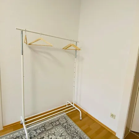 Quarto em Acomodações Particulares Schones Naher Bahnhof Neustadt Zentral Wlan